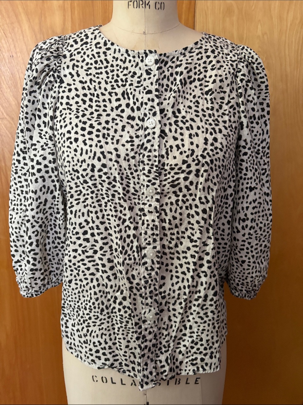 H&M linen blend animal print top size s ( read)